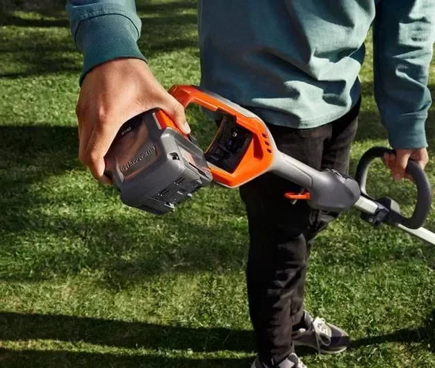 Husqvarna 215 iL akkutrimmeri -setti - Puutarhakone