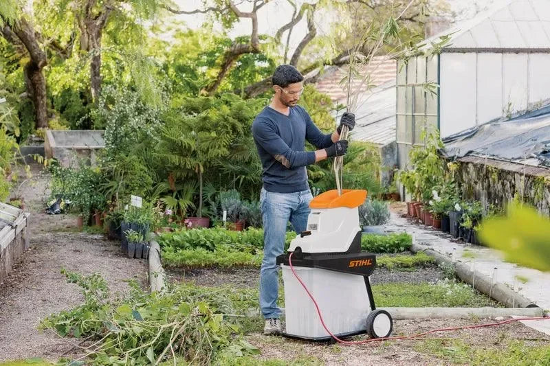 VUOKRAKONE - Puutarhakone