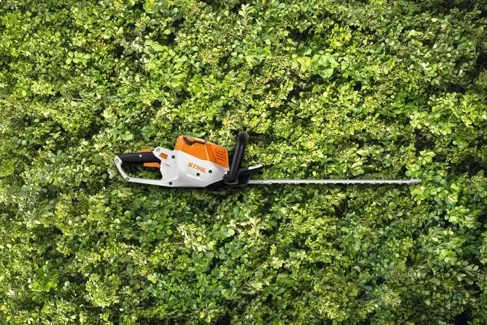 STIHL HSA 50 akkupensasleikkuri -setti - Puutarhakone