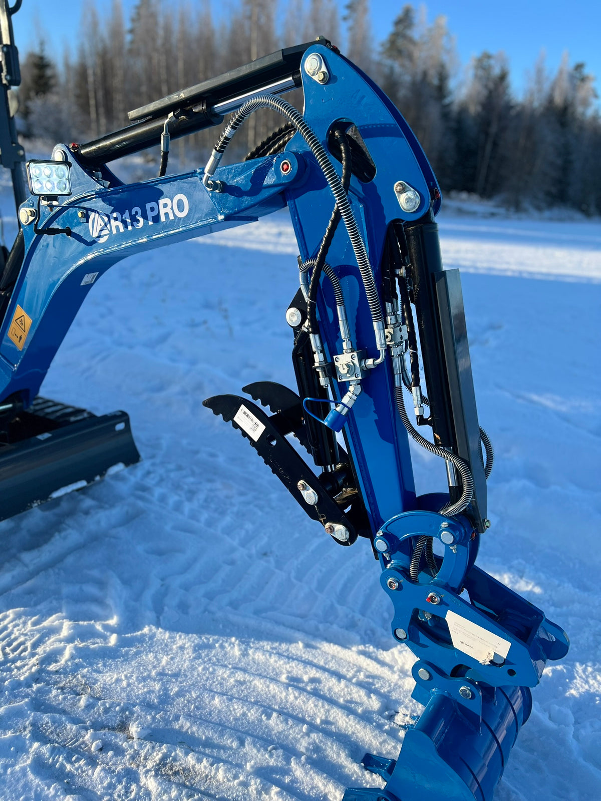 Rippa R13 minikaivinkone -Kubota D722 3-sylinterinen moottori