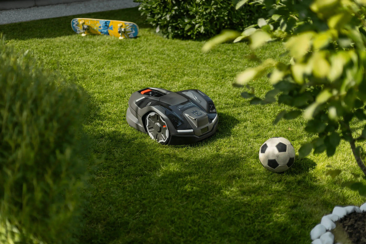 Husqvarna Automower 410XE Nera robottileikkuri - Puutarhakone