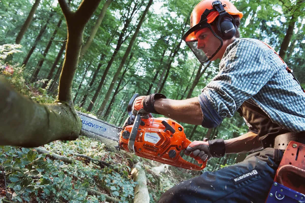 Husqvarna 555 Moottorisaha 15"