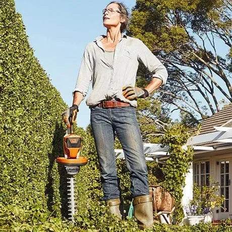 STIHL HSA 56 akkupensasleikkuri -setti - Puutarhakone