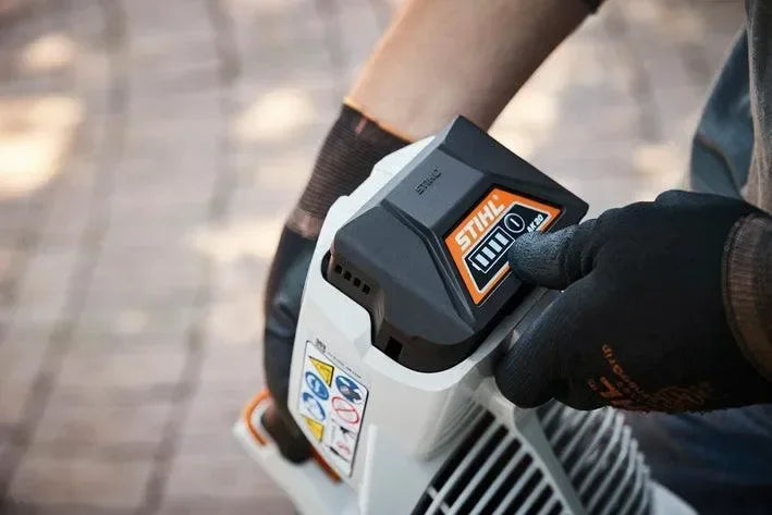 STIHL BGA 57 Akkupuhallin -setti - Puutarhakone