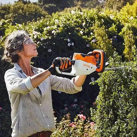 STIHL HSA 56 akkupensasleikkuri -setti - Puutarhakone